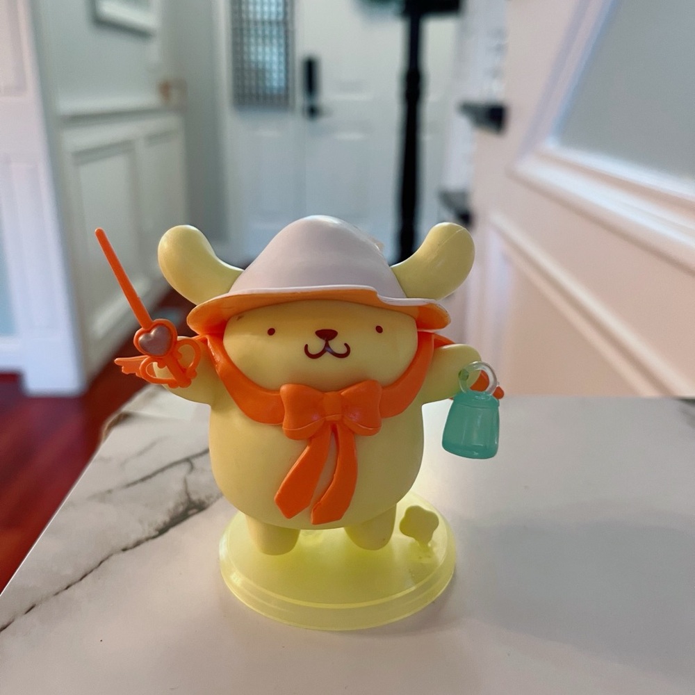 Magic Story Series Sanrio - Pompompurin figure with lantern and sword